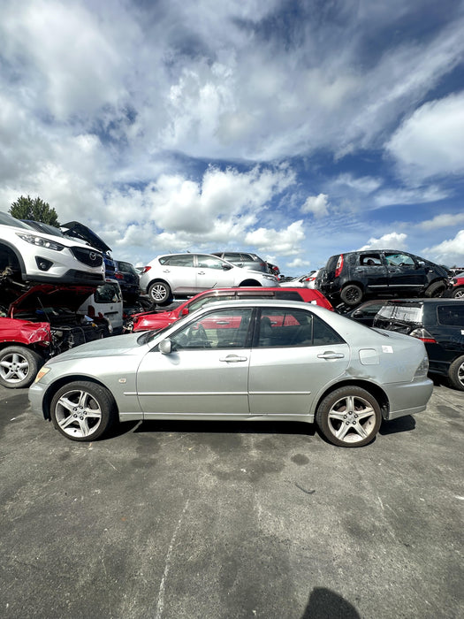 2000 Lexus Is200 2.0P SEDAN 4A  5548 - Used parts for sale