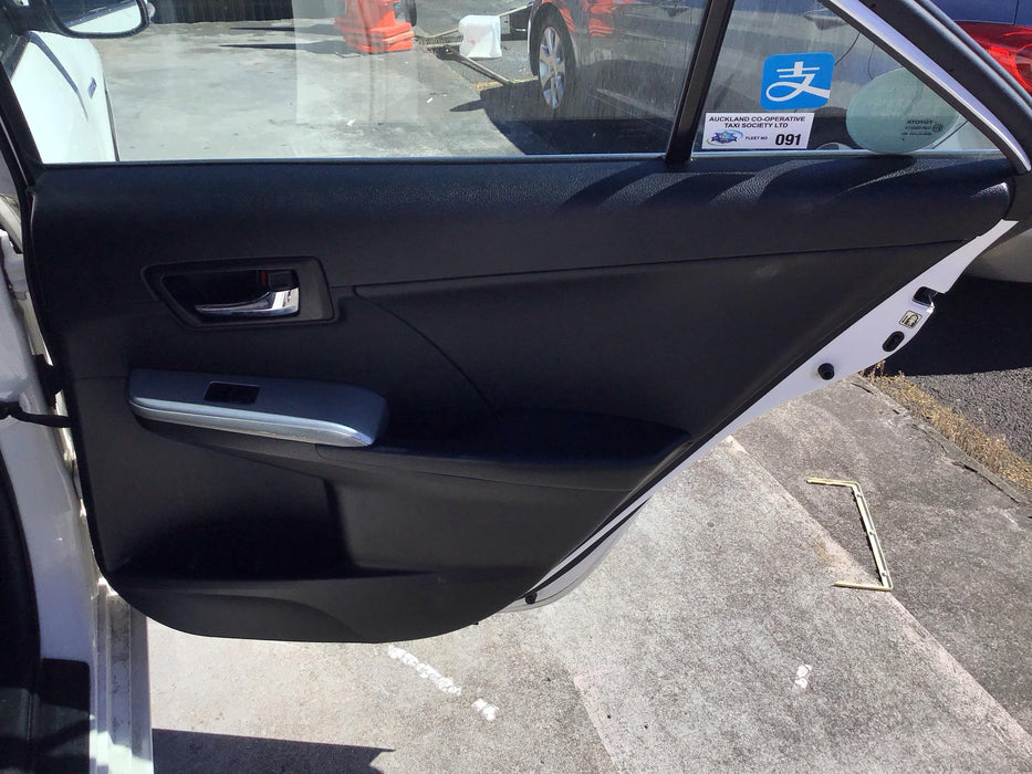 2015 Toyota Camry Hybrid XV50 5822 - Used parts for sale