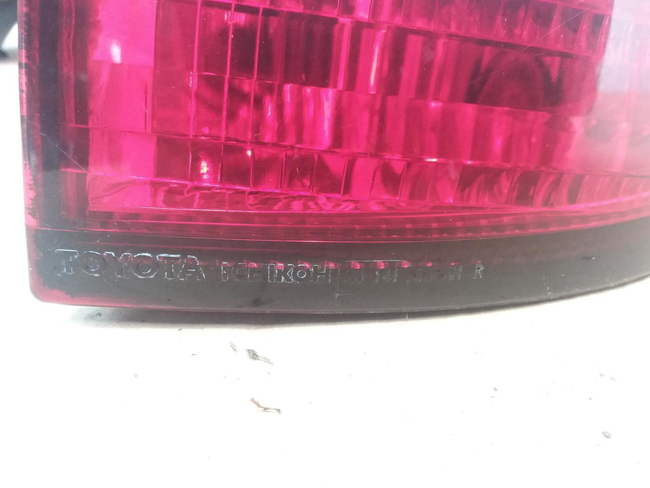 Toyota Estima Estima Estima Right Taillight