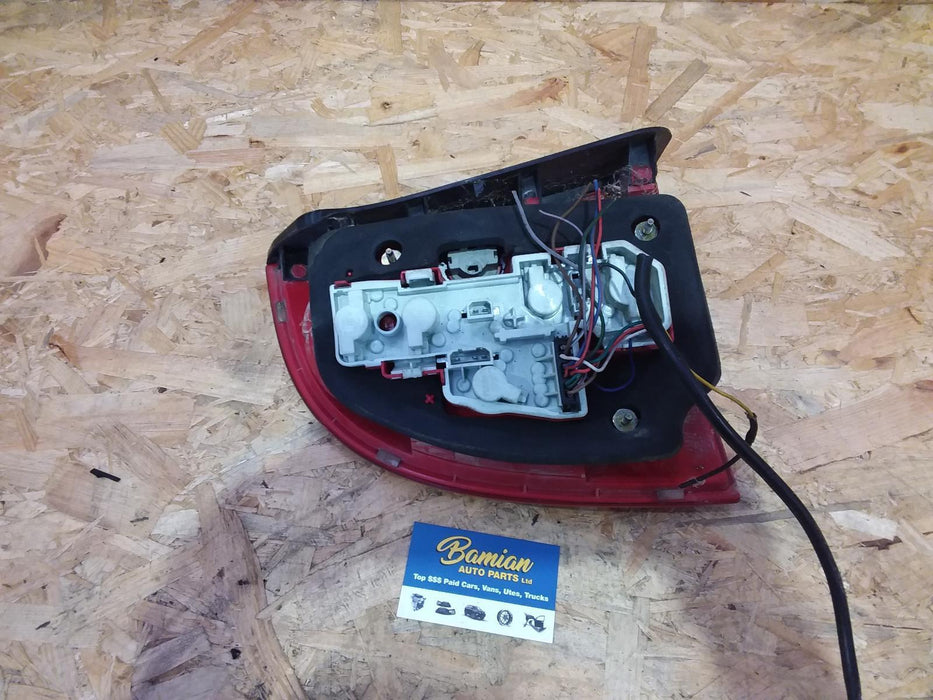 Volkswagen Passat Passat  Right Taillight