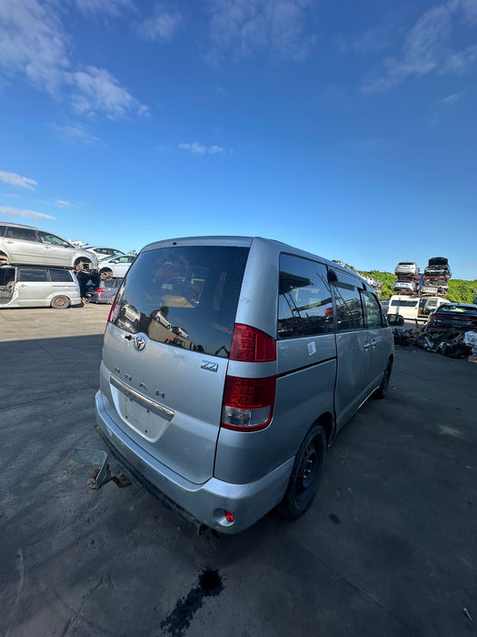 2005 Toyota Noah   5424 - Used parts for sale