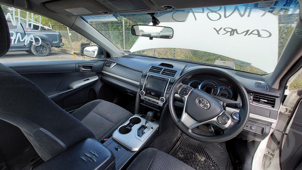2014 Toyota Camry 2.5 HYBRID ECVT  4422 - Used parts for sale