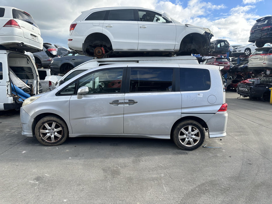 2006 Honda Stepwagon   4982 - Used parts for sale