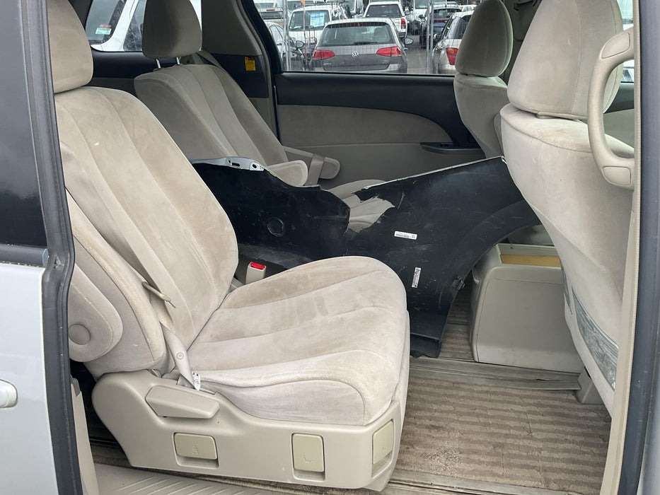2006 Toyota Estima   5235 - Used parts for sale