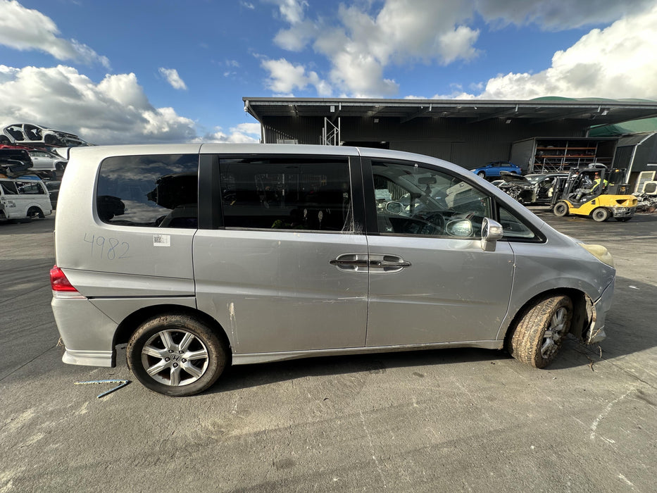 2006 Honda Stepwagon   4982 - Used parts for sale