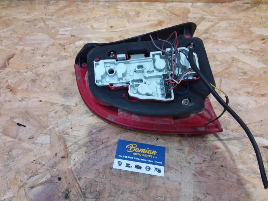 Volkswagen Passat Passat  Right Taillight