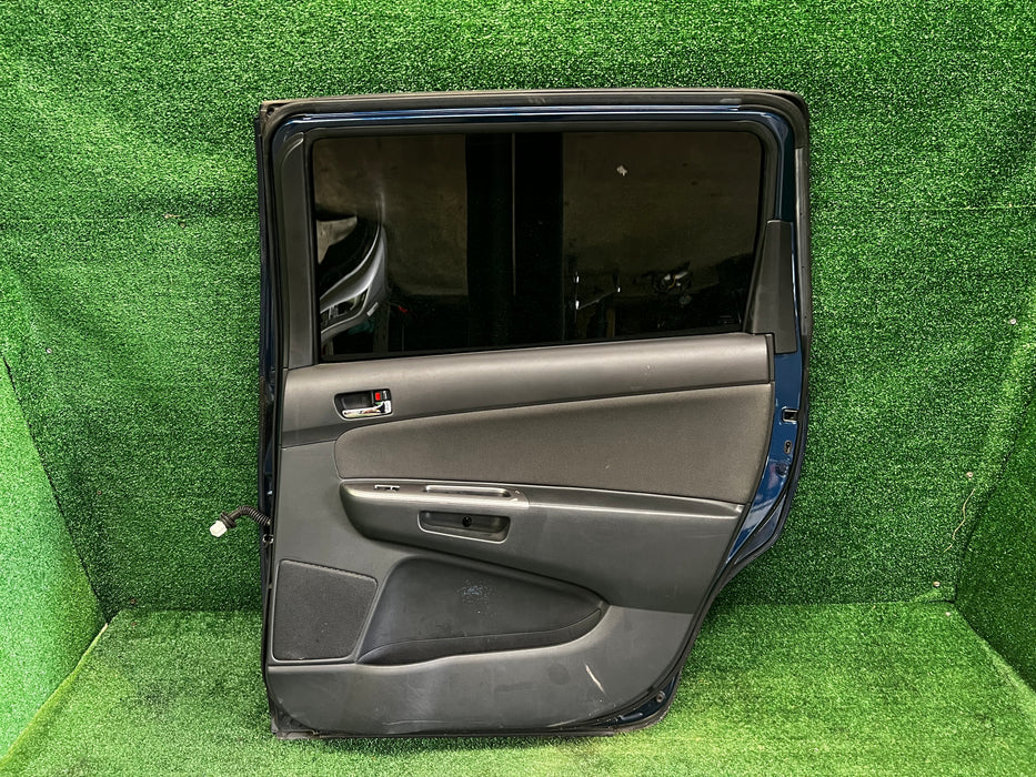 49396 2005 Toyota Wish  E10 Right Rear Door