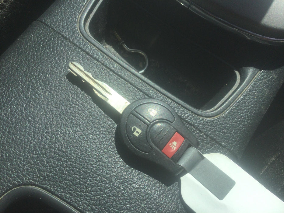 2013 Nissan Pulsar ST  5716 - Used parts for sale