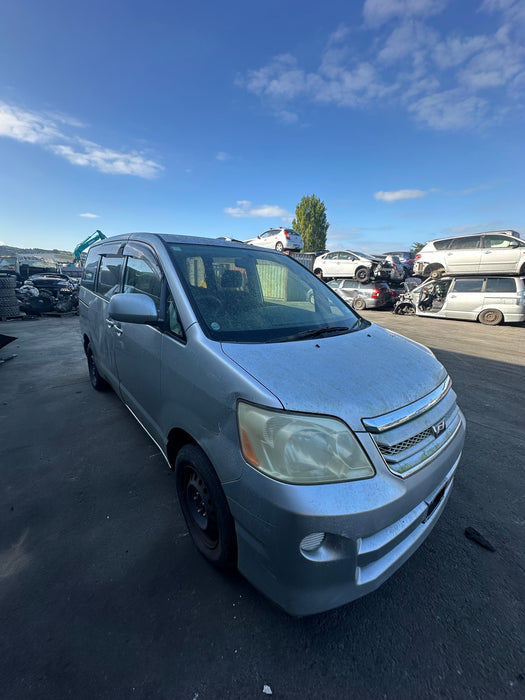 2005 Toyota Noah   5424 - Used parts for sale