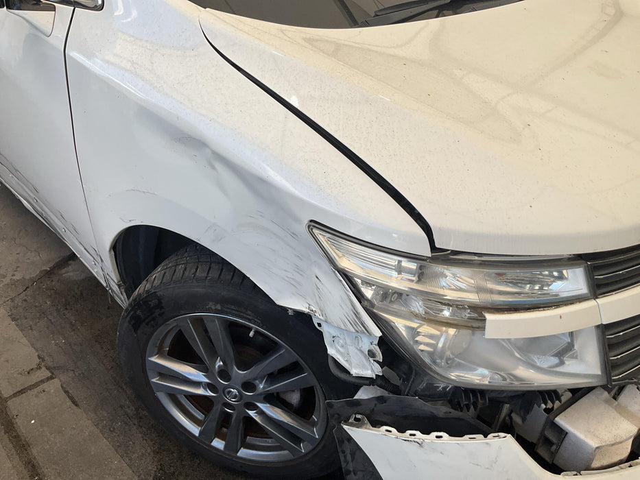 2013 Nissan Elgrand  E52 6076 - Used parts for sale