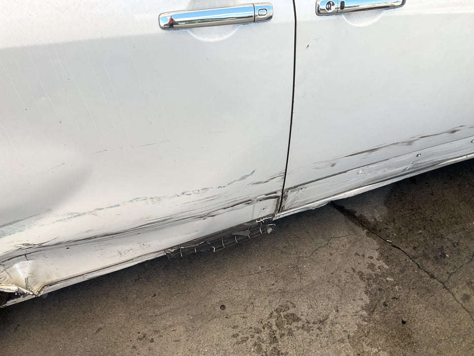 2013 Nissan Elgrand  E52 6076 - Used parts for sale