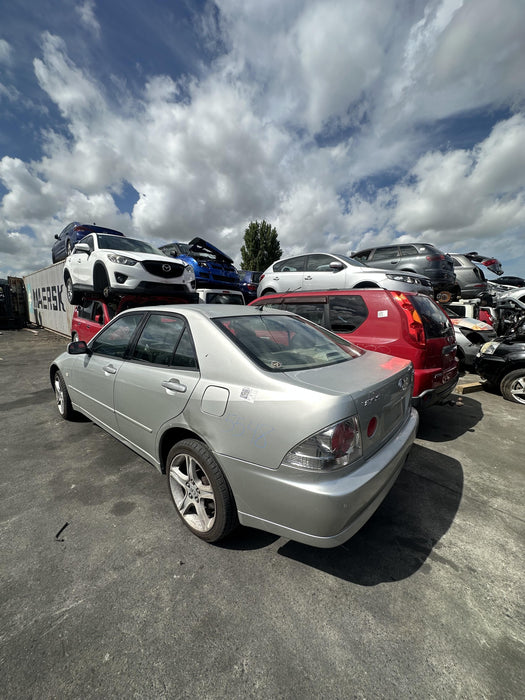 2000 Lexus Is200 2.0P SEDAN 4A  5548 - Used parts for sale