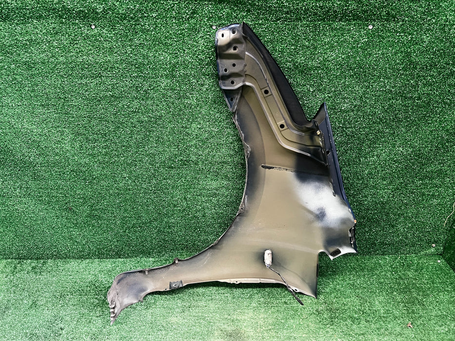 49390 2005 Toyota Wish  E10 Right Front Guard