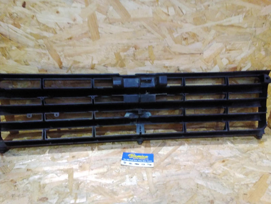 Mitsubishi Pajero Pajero  Grille
