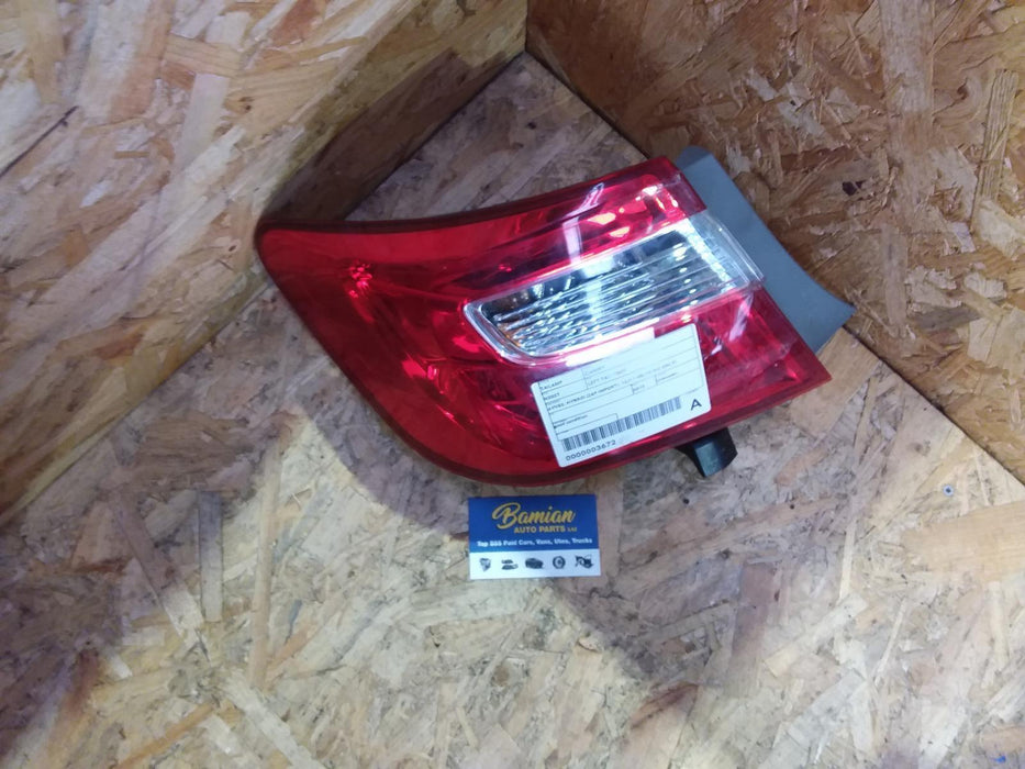 2013 Toyota Camry Camry  Left Taillight