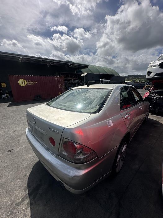 2000 Lexus Is200 2.0P SEDAN 4A  5548 - Used parts for sale