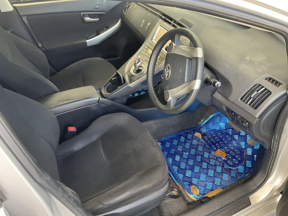 2014 Toyota Prius Hybrid W30 5831 - Used parts for sale