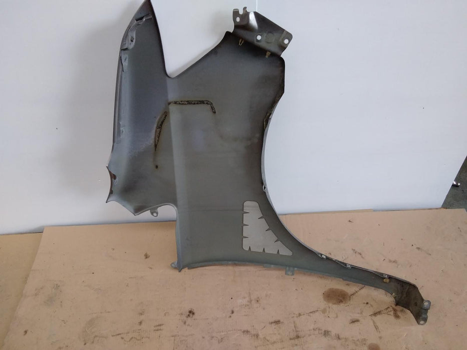 Nissan Serena Serena  Left Guard
