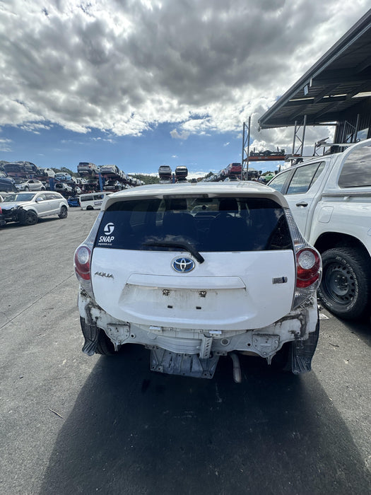 2013 Toyota Aqua Hybrid NHP10 6183 - Used parts for sale