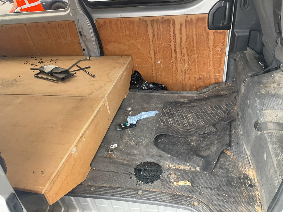 2013 Toyota Hiace  V H200 6224 - Used parts for sale