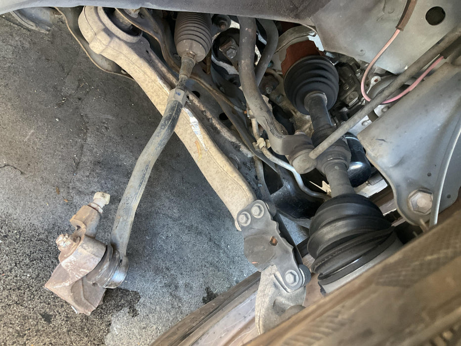 2013 Nissan Elgrand  E52 6076 - Used parts for sale