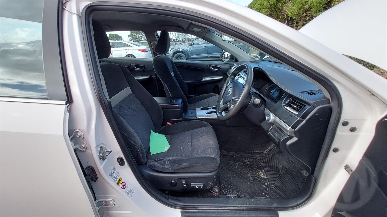 2014 Toyota Camry 2.5 HYBRID ECVT  4422 - Used parts for sale