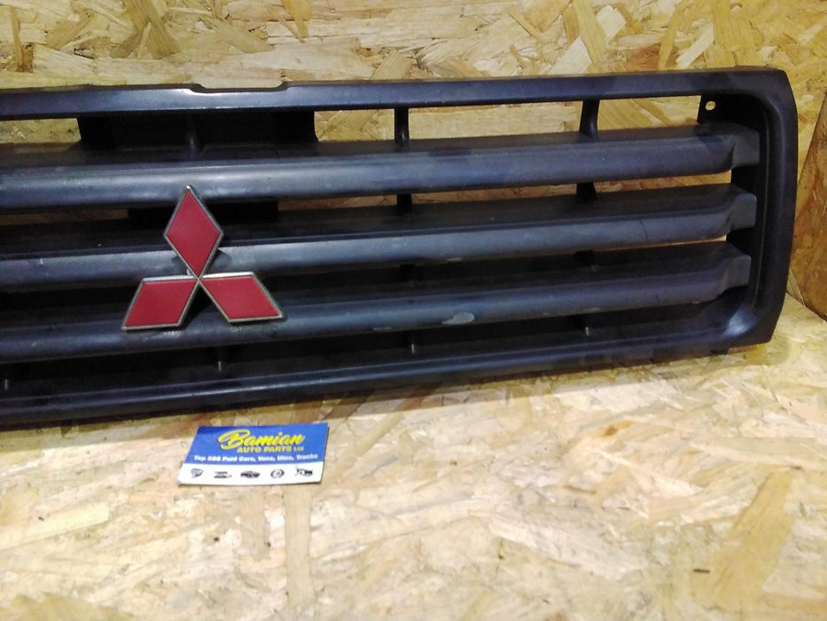 Mitsubishi Pajero Pajero  Grille