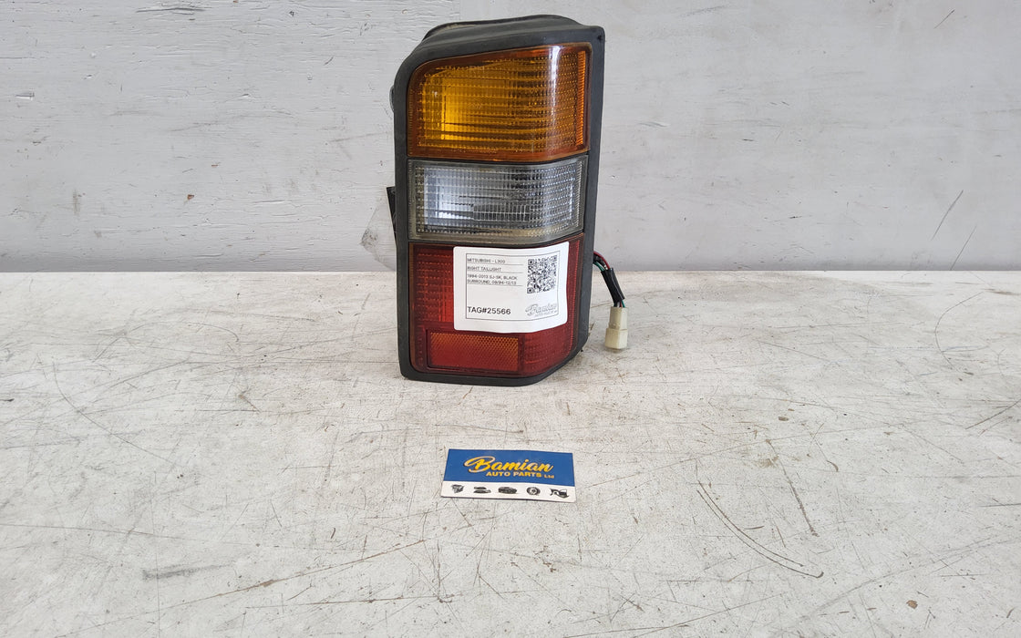 1998, Mitsubishi, L300, Right Taillight