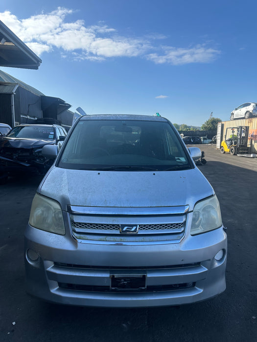 2005 Toyota Noah   5424 - Used parts for sale