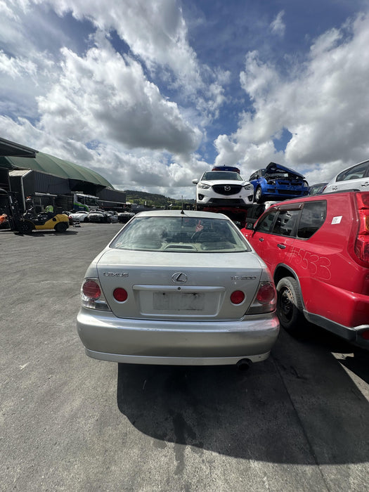 2000 Lexus Is200 2.0P SEDAN 4A  5548 - Used parts for sale