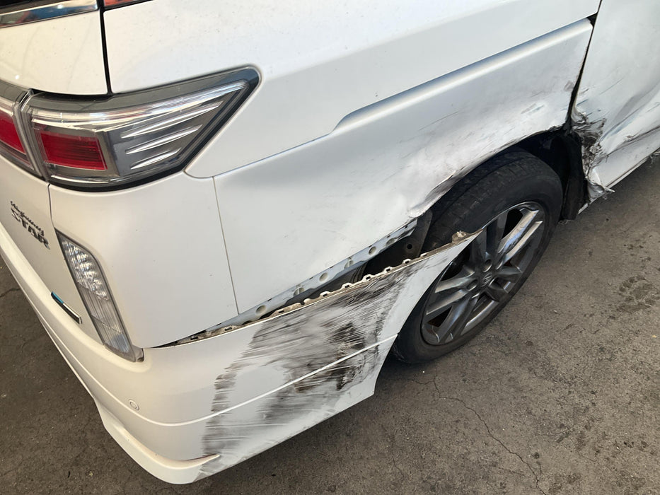 2013 Nissan Elgrand  E52 6076 - Used parts for sale