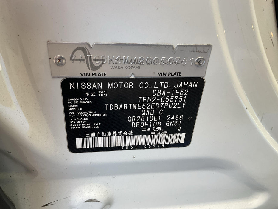 2013 Nissan Elgrand  E52 6076 - Used parts for sale