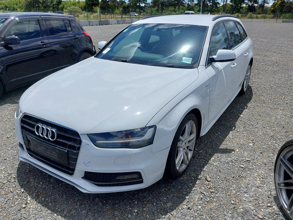 2009 Audi A4 Avant B8 5936 - Used parts for sale