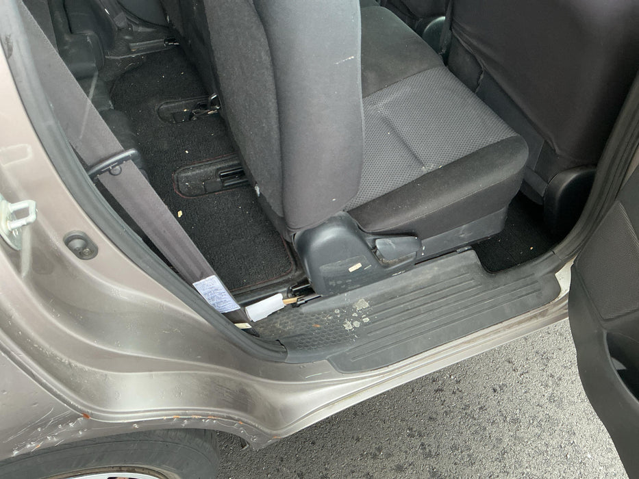 2005 Toyota Wish Hi E10 6033 - Used parts for sale