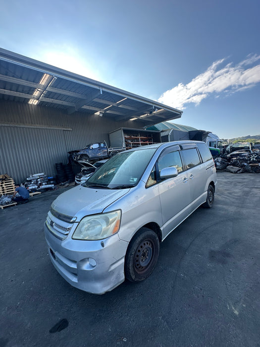 2005 Toyota Noah   5424 - Used parts for sale