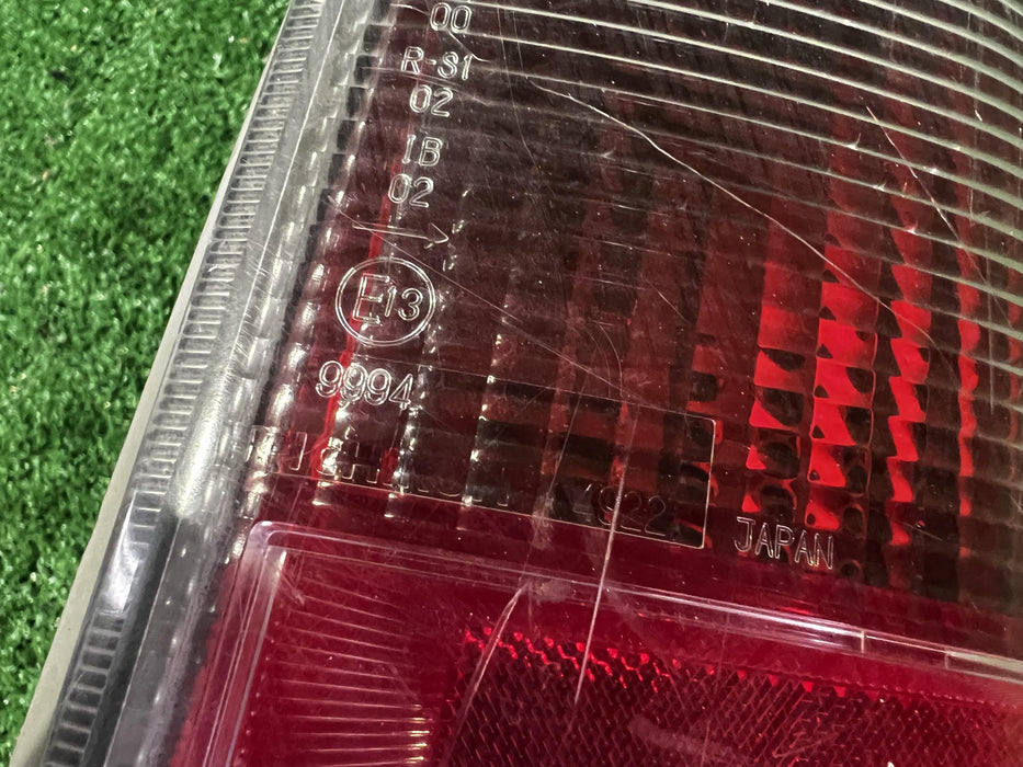 Nissan Caravan  E25 Right Taillight