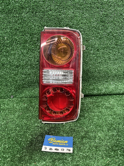 2005 Nissan Elgrand  E51 Right Taillight