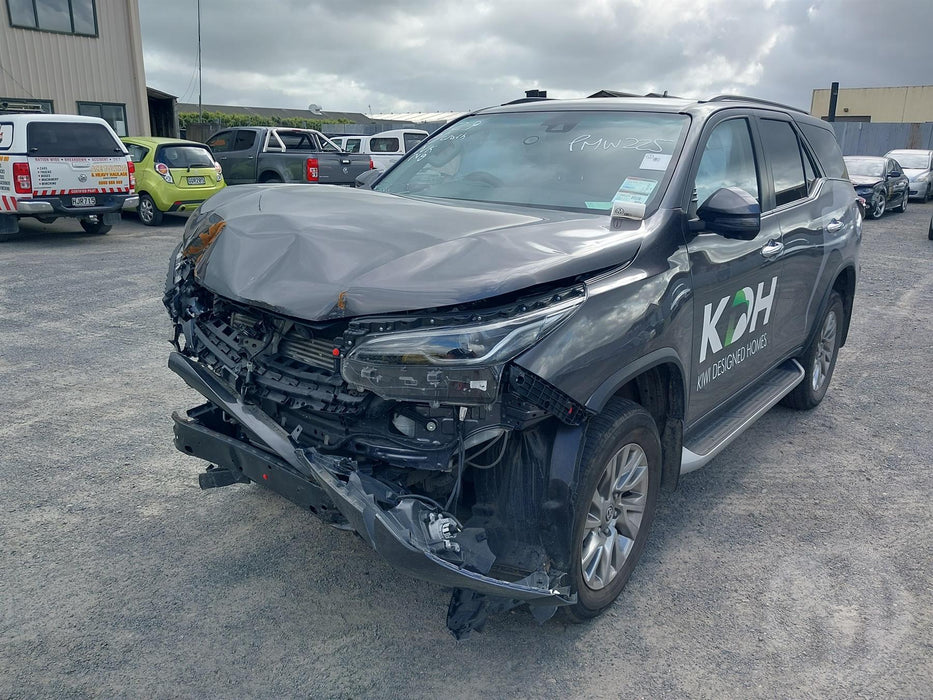 2022 Toyota Fortuner LIMITED 2.8DT/4WD  5403 - Used parts for sale