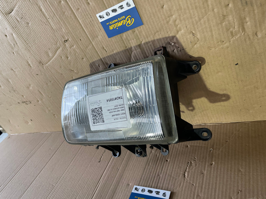 1995, Toyota, Hilux, Right Headlamp