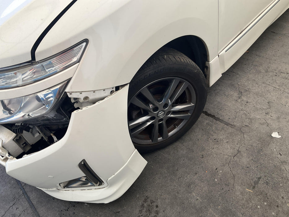 2013 Nissan Elgrand  E52 6076 - Used parts for sale