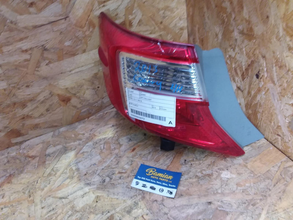 2013 Toyota Camry Camry  Left Taillight