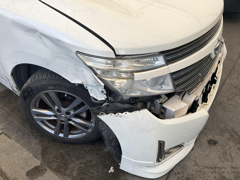 2013 Nissan Elgrand  E52 6076 - Used parts for sale