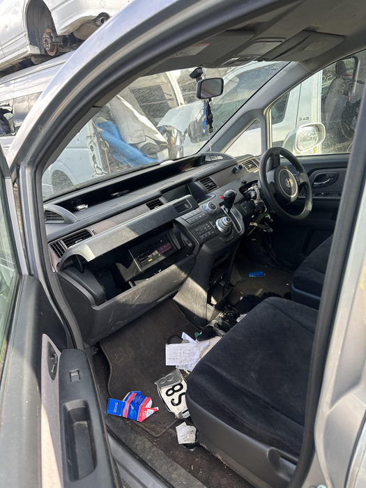2006 Honda Stepwagon   4982 - Used parts for sale