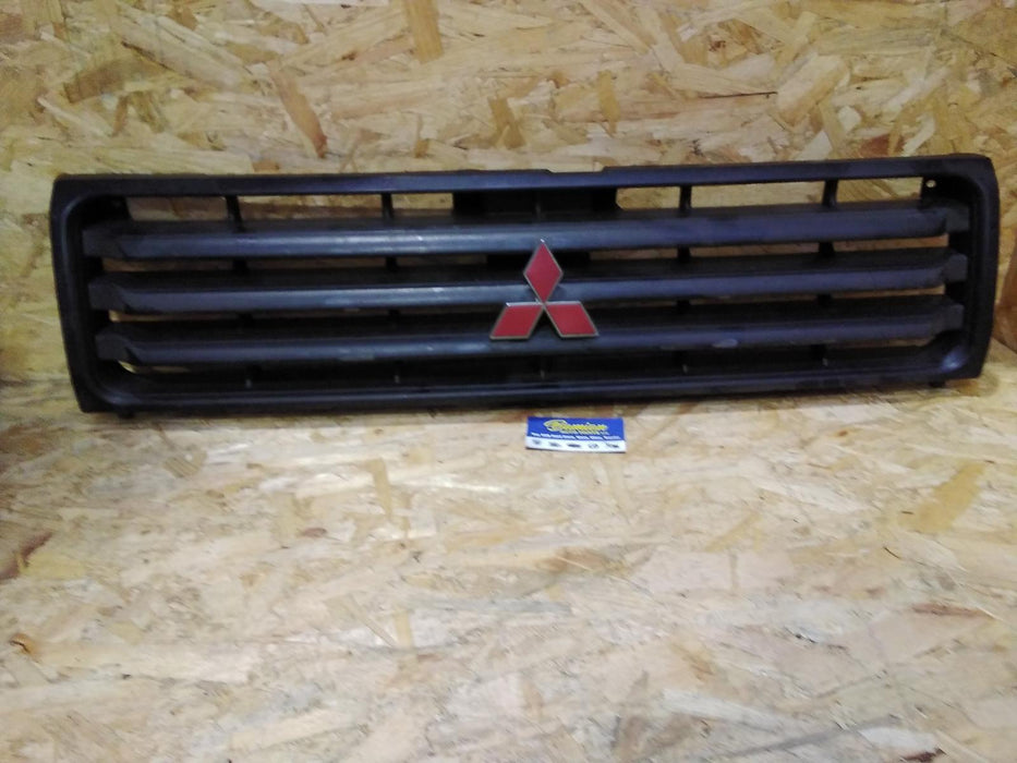 Mitsubishi Pajero Pajero  Grille