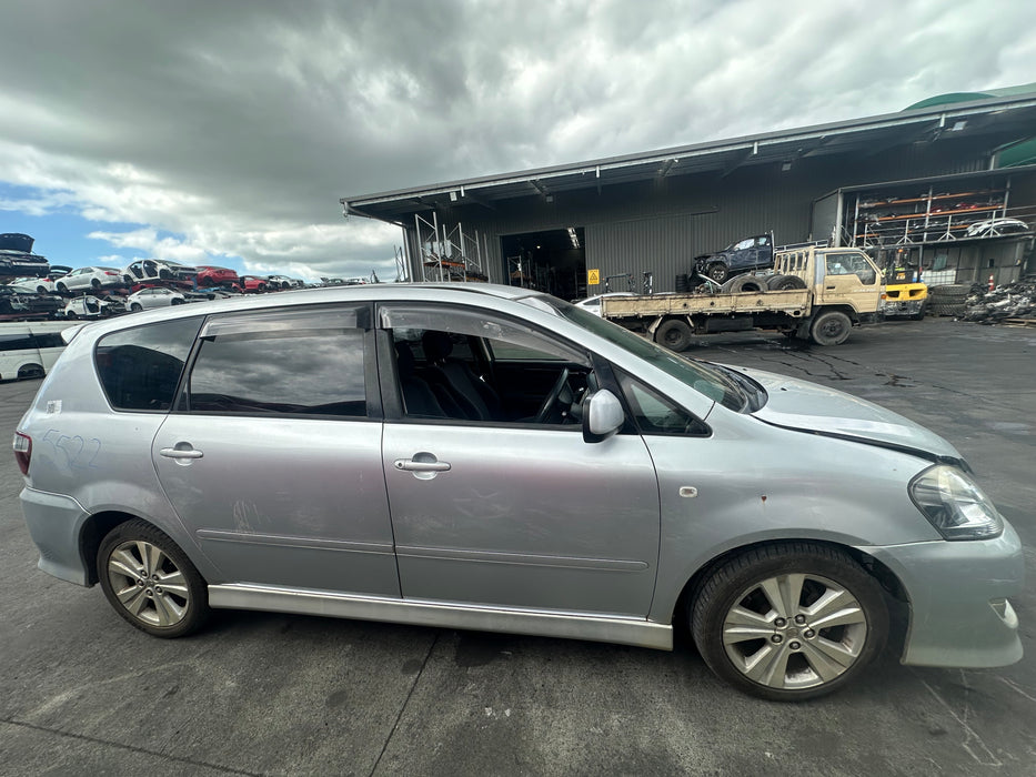 2004 Toyota Ipsum   5522 - Used parts for sale