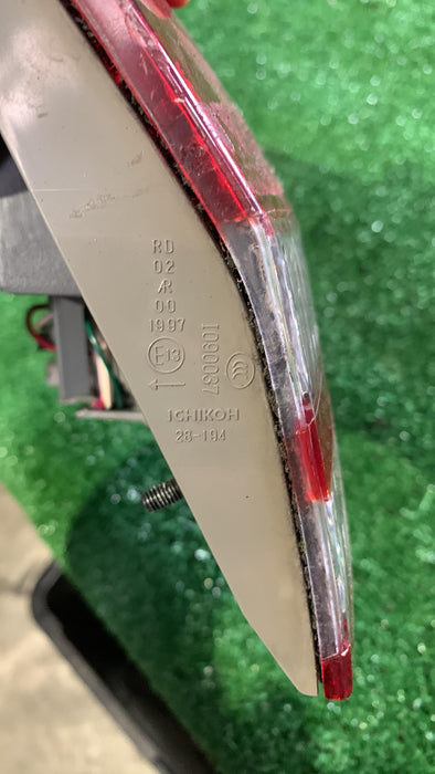 2008 Toyota Estima   Left Tailgate Light