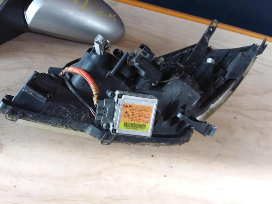 Nissan AD Wingroad Y11  Right Headlamp