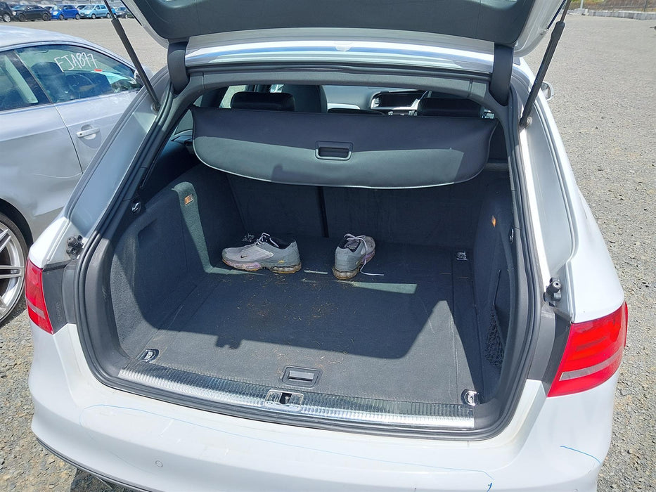 2009 Audi A4 Avant B8 5936 - Used parts for sale