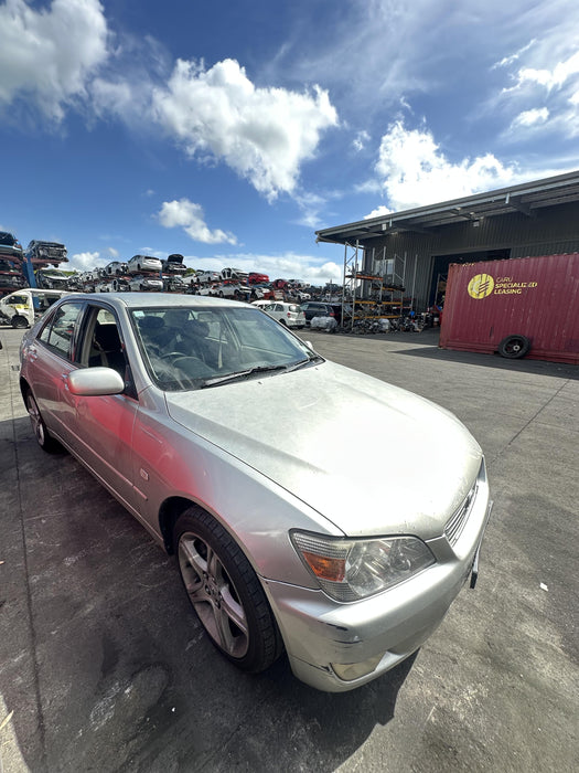 2000 Lexus Is200 2.0P SEDAN 4A  5548 - Used parts for sale