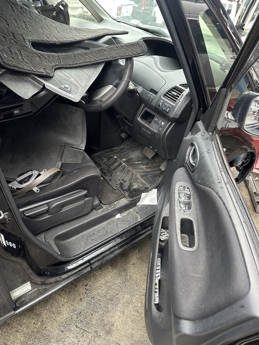 2013 Nissan Serena   5659 - Used parts for sale
